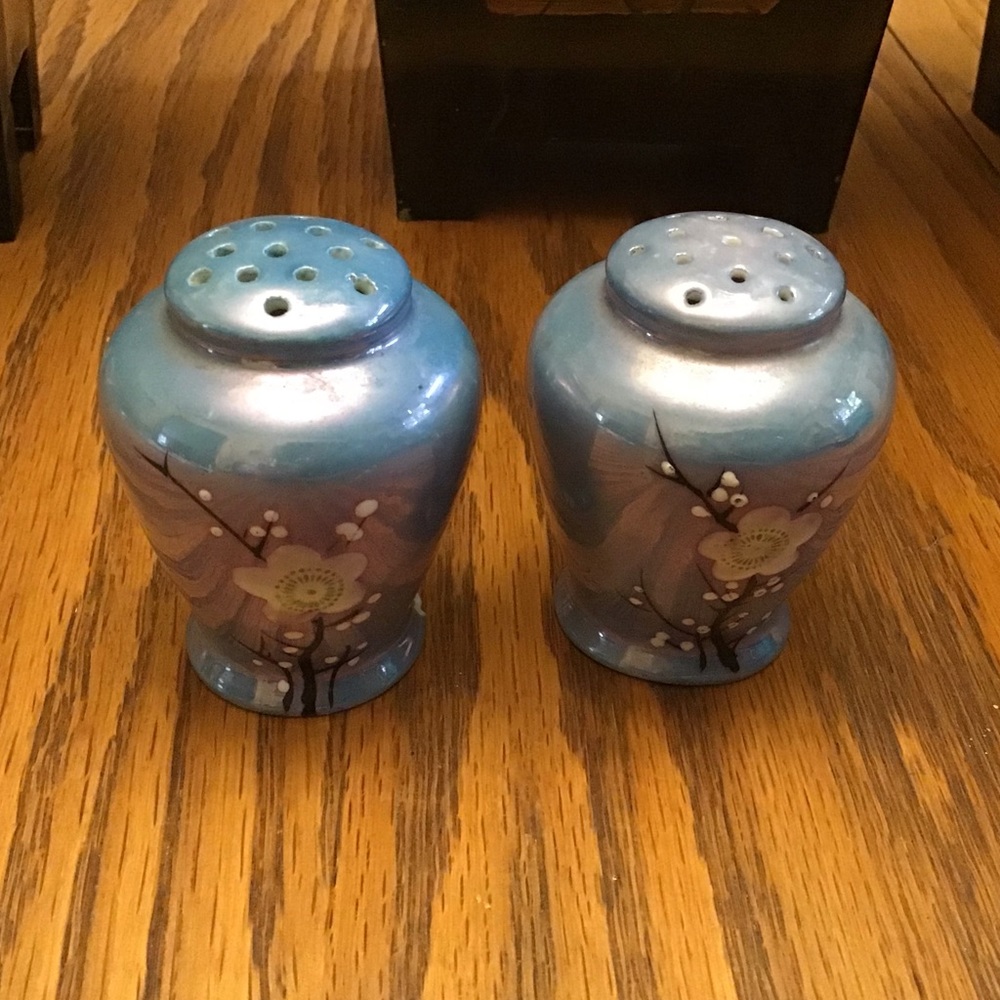 🗝️AUCTION PRICE👩🏻‍⚖️ Vintage Japan Lusterware Shakers